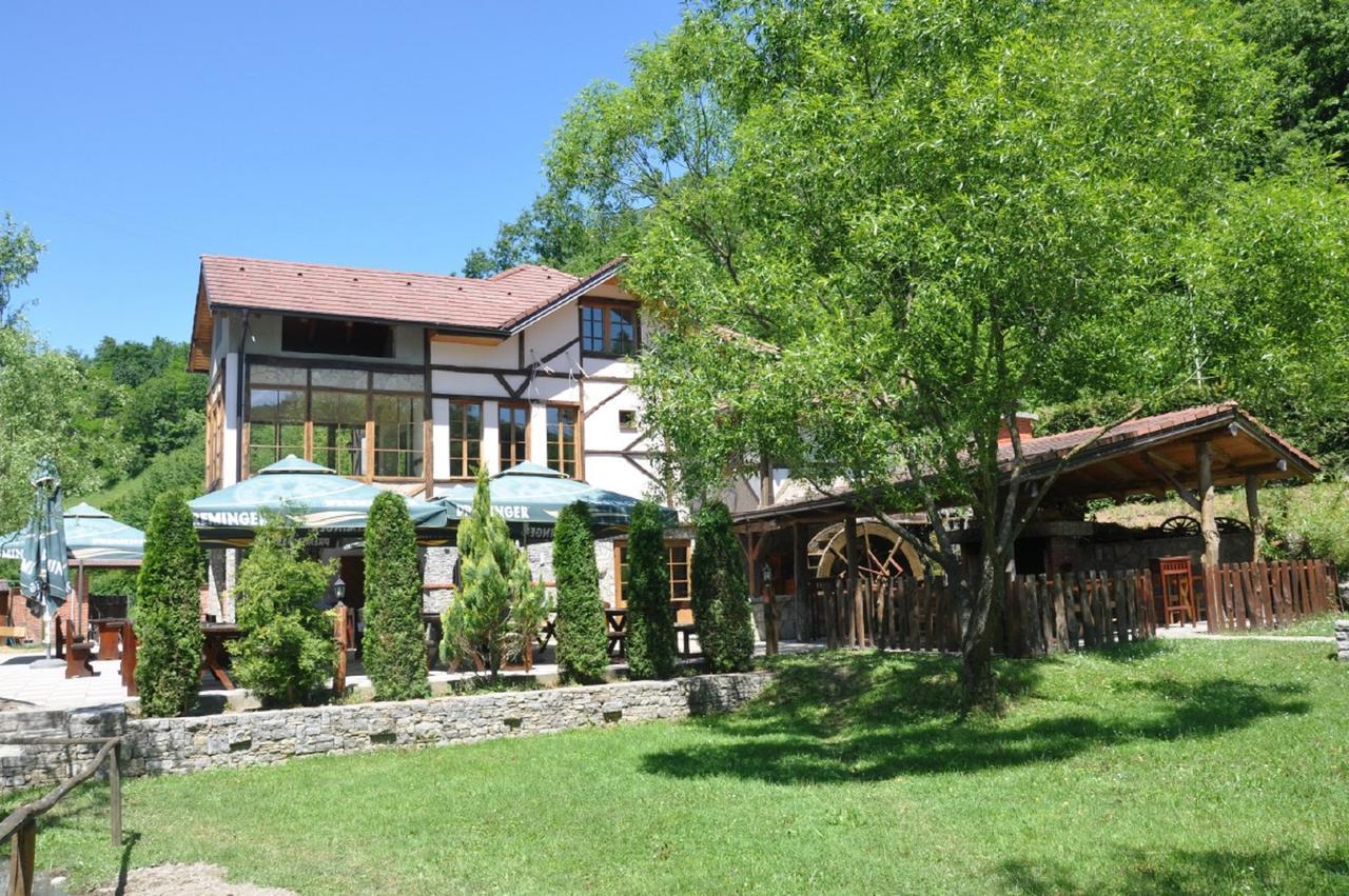 Motel "Kula" Cazin Zewnętrze zdjęcie
